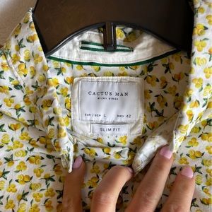 CACTUS MAN Men's Short Sleeved, LEMON Pattern, SLIM Fit, Button Down, Size Large